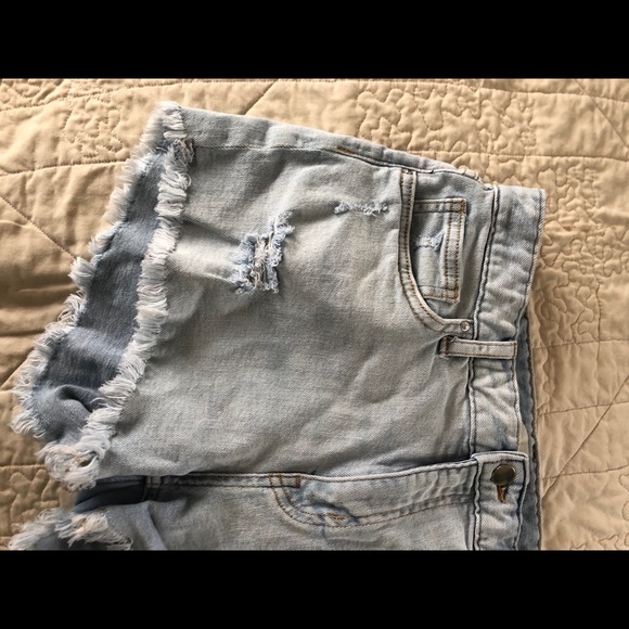 light blue jean shorts - Picture 4 of 5
